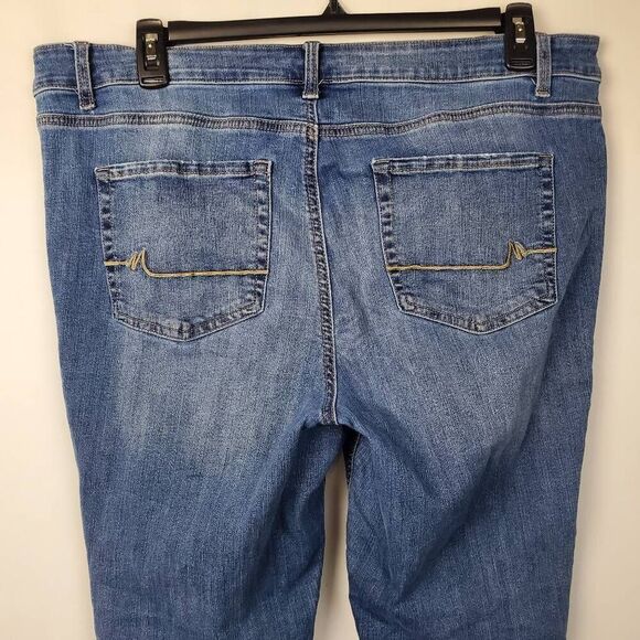 Maurices Size 16 short Mid-Rise Bootcut Mjeans - Picture 4 of 7
